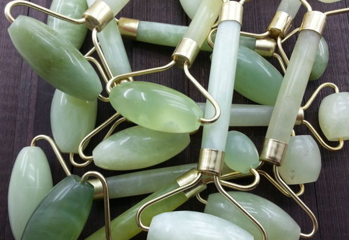 Gua Sha & Roller en Jade – Massage Visage Relaxant | LOOKZURI